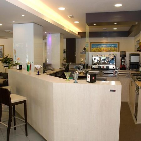 Hotel Ambra Чезенатико Екстериор снимка