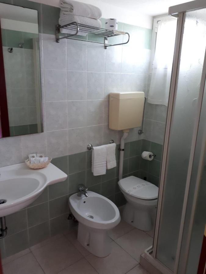 Hotel Ambra Чезенатико Екстериор снимка