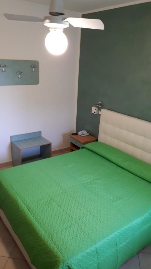 Hotel Ambra Чезенатико Екстериор снимка
