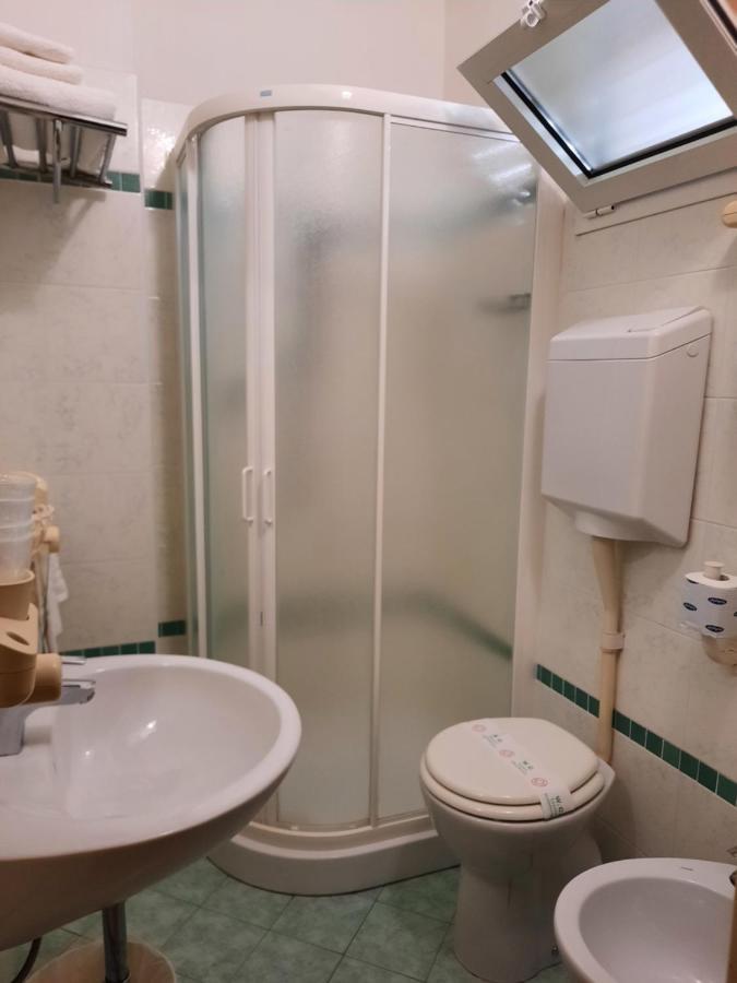 Hotel Ambra Чезенатико Екстериор снимка