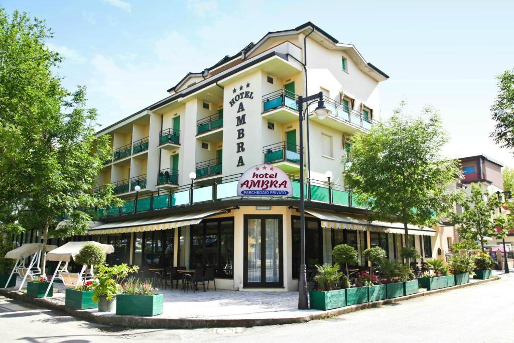 Hotel Ambra Чезенатико Екстериор снимка
