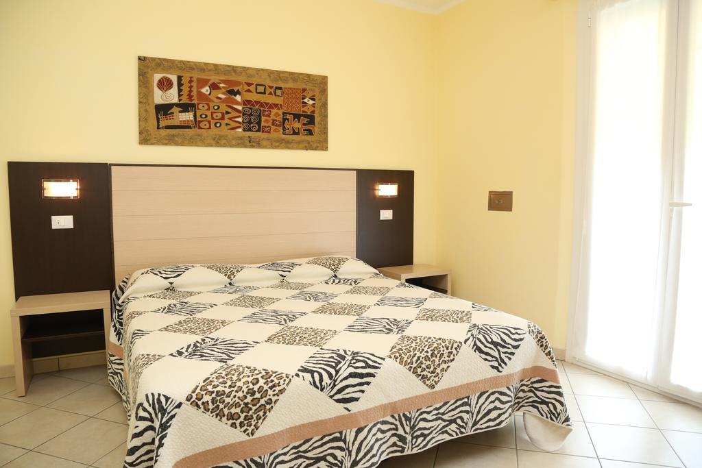 Hotel Ambra Чезенатико Екстериор снимка
