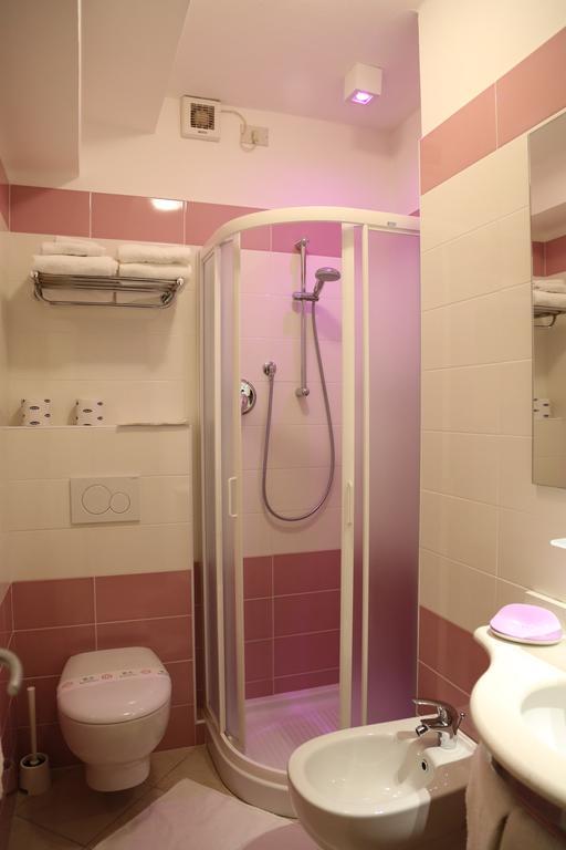 Hotel Ambra Чезенатико Стая снимка