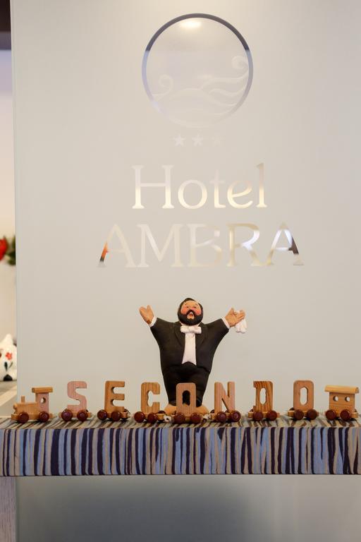 Hotel Ambra Чезенатико Екстериор снимка
