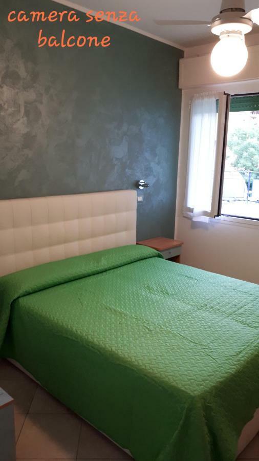 Hotel Ambra Чезенатико Екстериор снимка