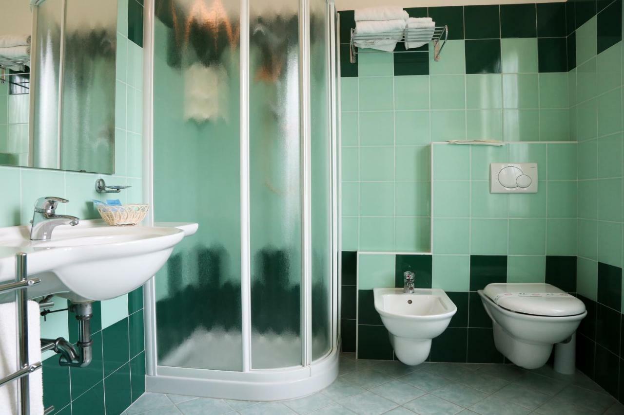 Hotel Ambra Чезенатико Екстериор снимка